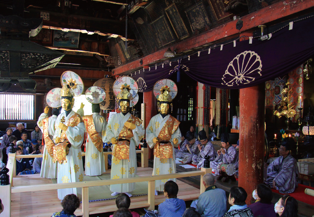 Der Hotokemai-Tanz des Matsunoo-dera-Tempels Foto